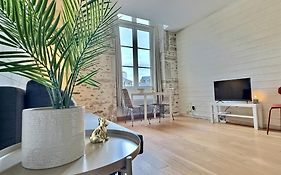 Wonderhost, Bois Et Pierre En Coeur De Ville