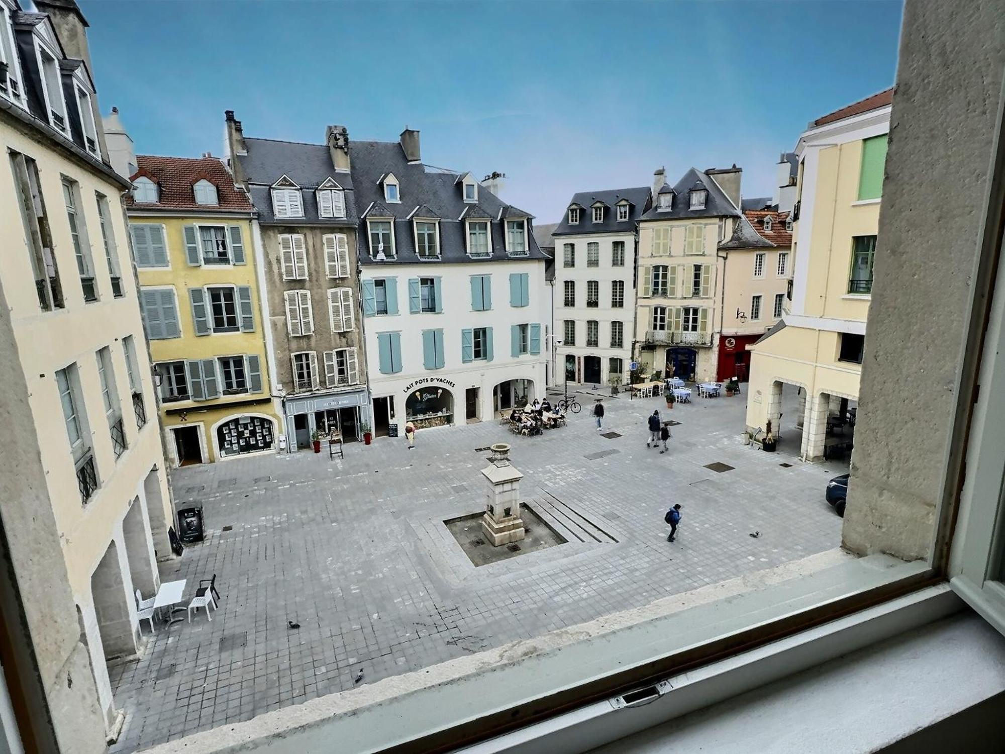 Wonderhost, Bois Et Pierre En Coeur De Ville Pau Extérieur photo