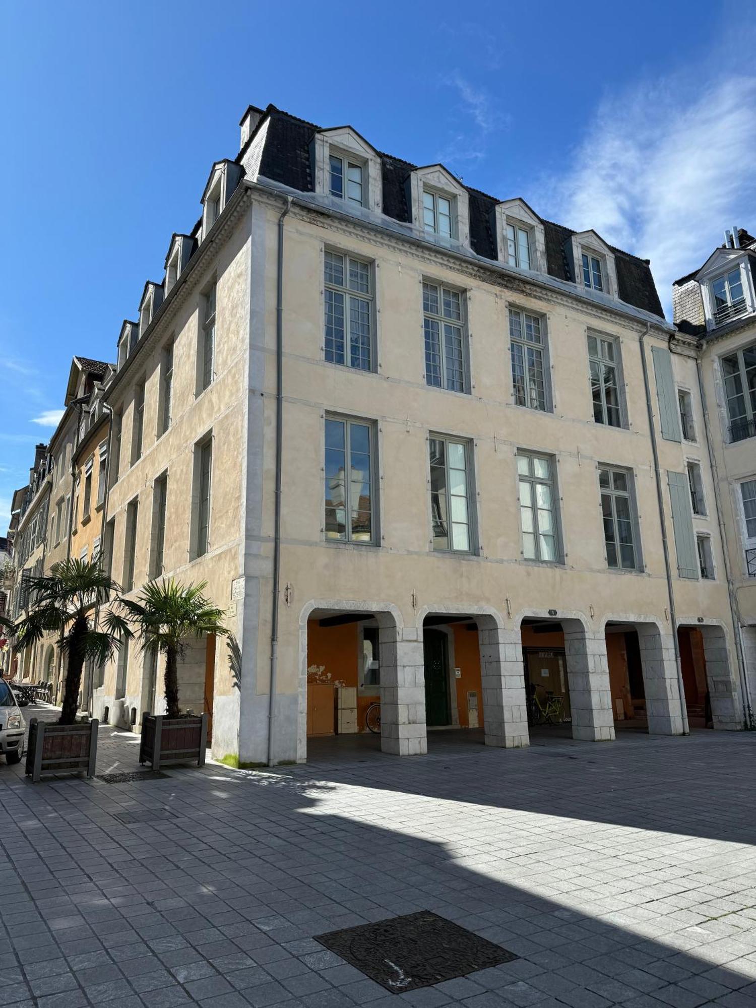 Wonderhost, Bois Et Pierre En Coeur De Ville Pau Extérieur photo